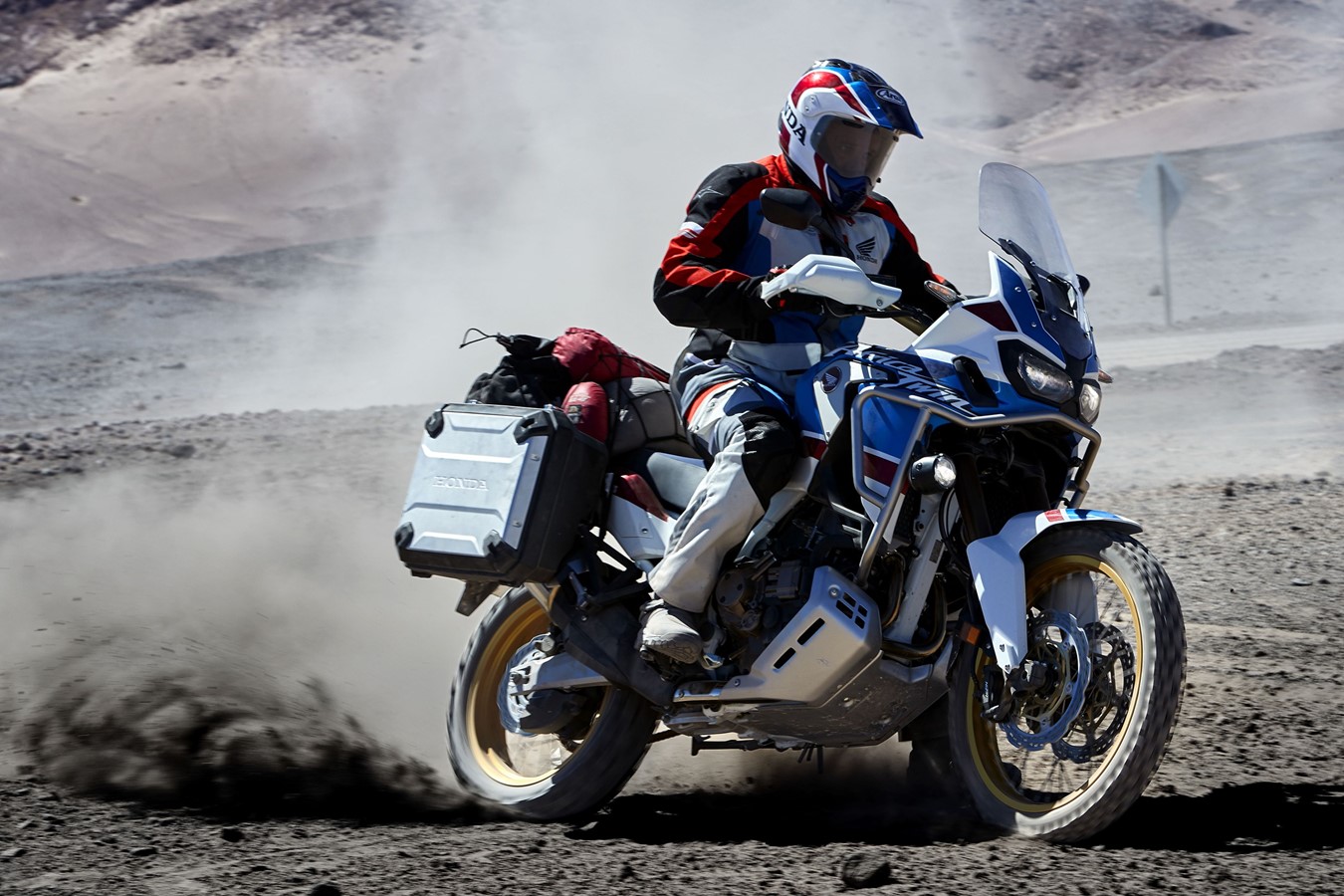 Moto África Twin Adveture Sports com baú