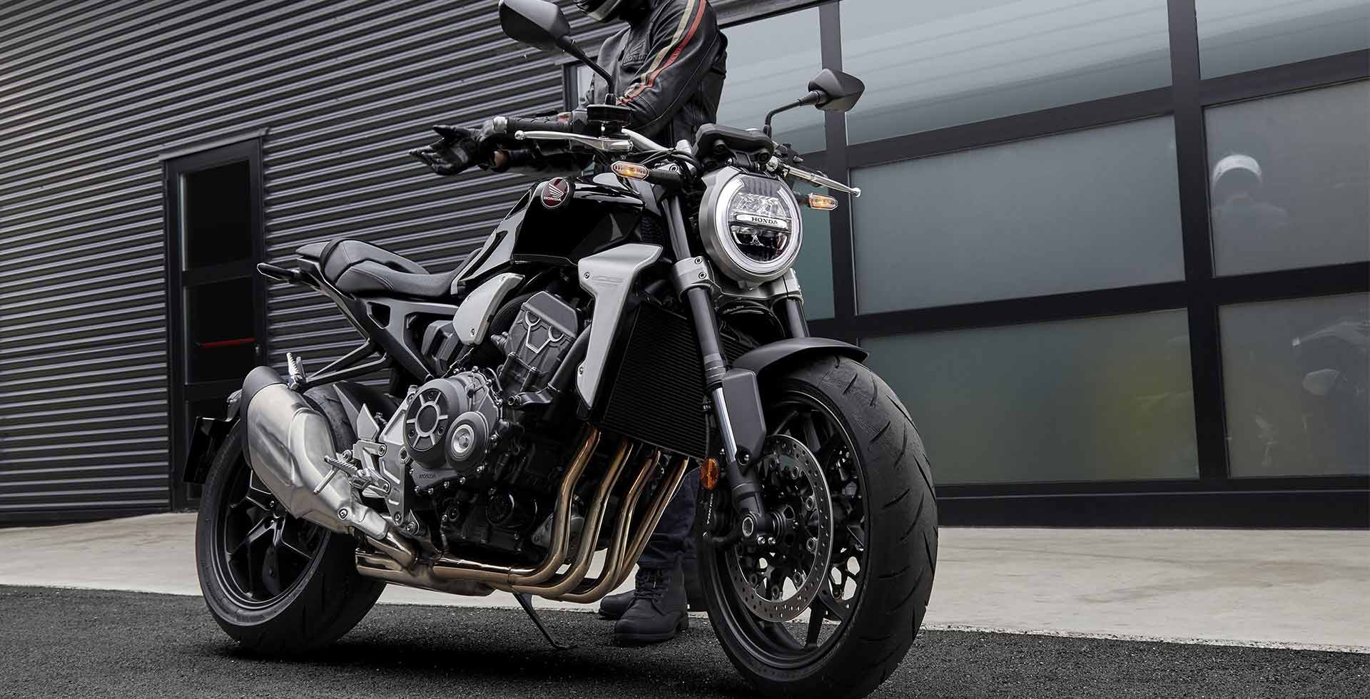 Moto CB 1000R com sistema de refrigeração