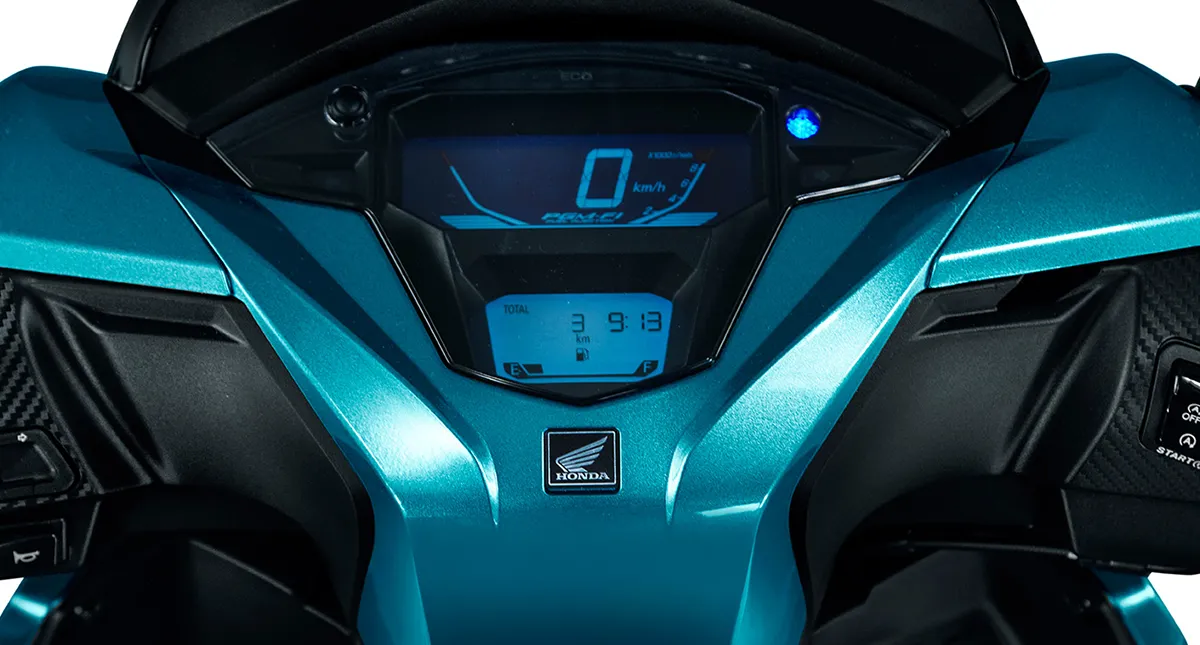 Detalhe da tecnologia do Painel 100% Digital da motocicleta Honda Elite 125 na cor Azul Metálico - Mystery Blue Metallic