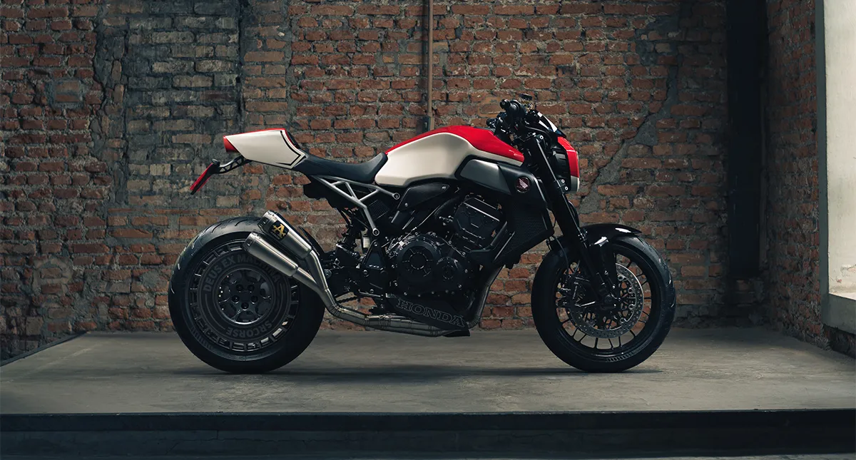 Motocicleta CB1000R Black Edition customizada Equipe D
