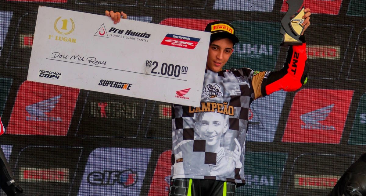 Piloto Gui Foguetinho no Pódio da Copa Pro Honda