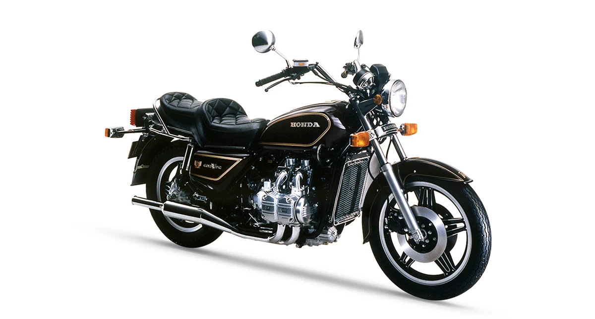Honda Gold Wing 2ª Geração - Modelo GL 1100 em preto e dourado