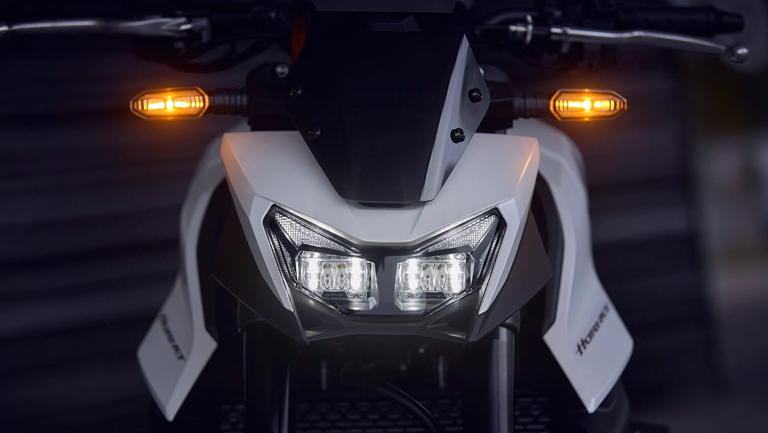 Imagem Frontal Honda Hornet 750