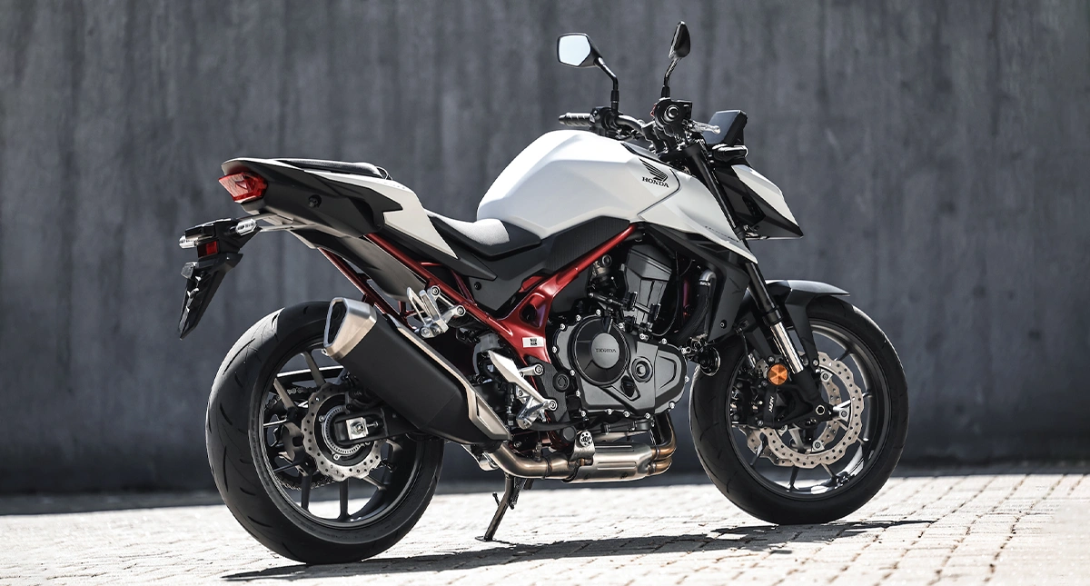 Honda visão lateral com motor em destaque